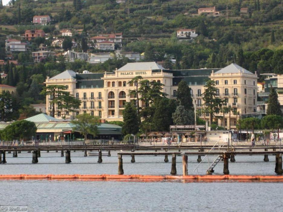 Floating House Hurrea Villa Порторож Екстериор снимка